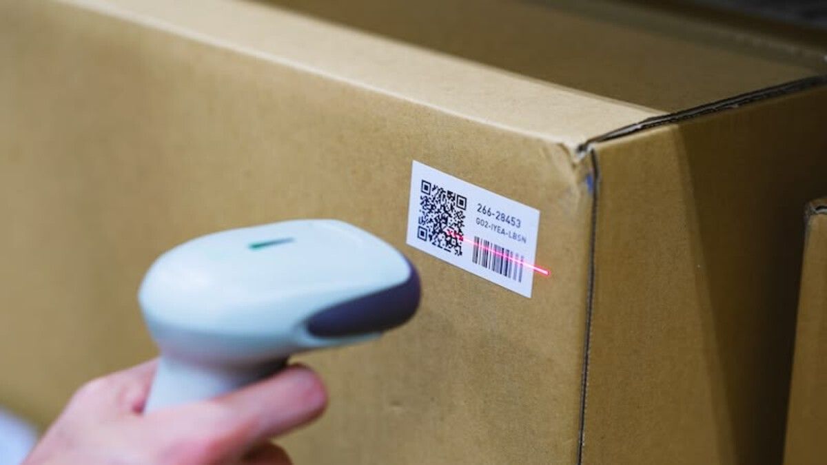barcode-scanner-reading-qr-label-on-cardboard-box
