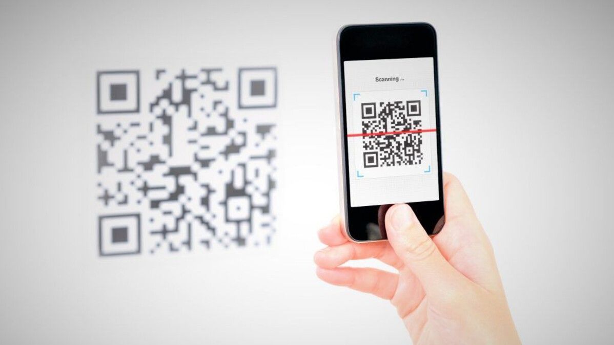 phone-scanning-a-wifi-qr-code-to-connect