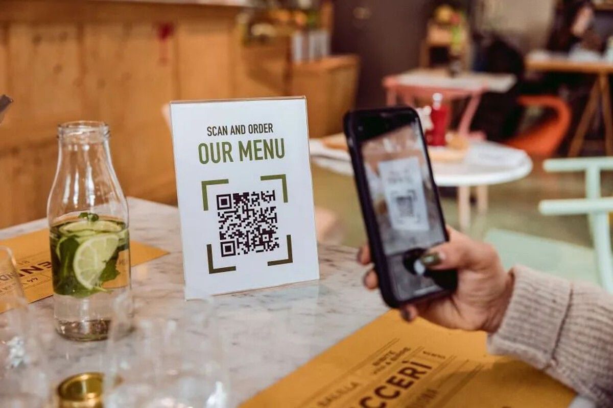 scan-to-order-qr-code-menu-stand-on-table