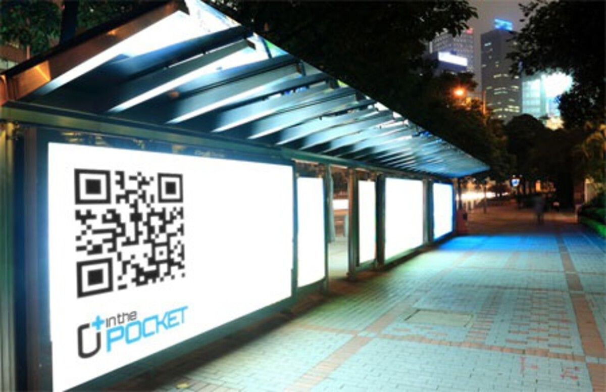 qr-code-ad-placement-bus-shelter